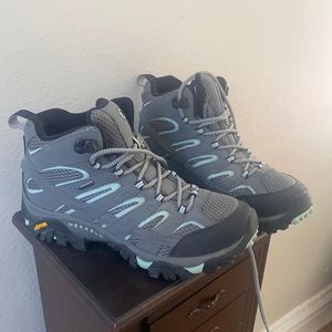 Merrell vegan leather woman’s waterproof hiking boots